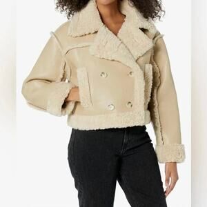 Elegant Cropped Cream Shearling Bomber Jacket. Size Medium. Warm & Cozy too!